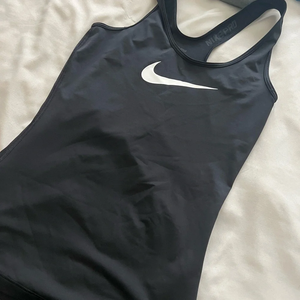 Nike pro sleeveless compression tank tops xs - Picture 6 of 10